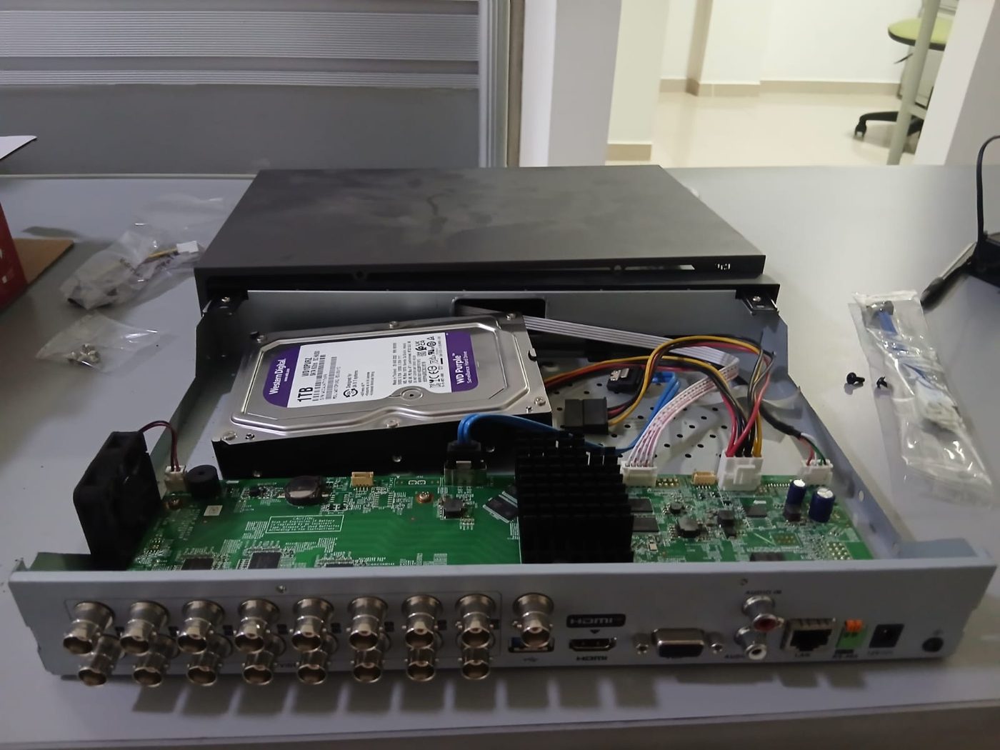 Instalación de DVR de 16 canales