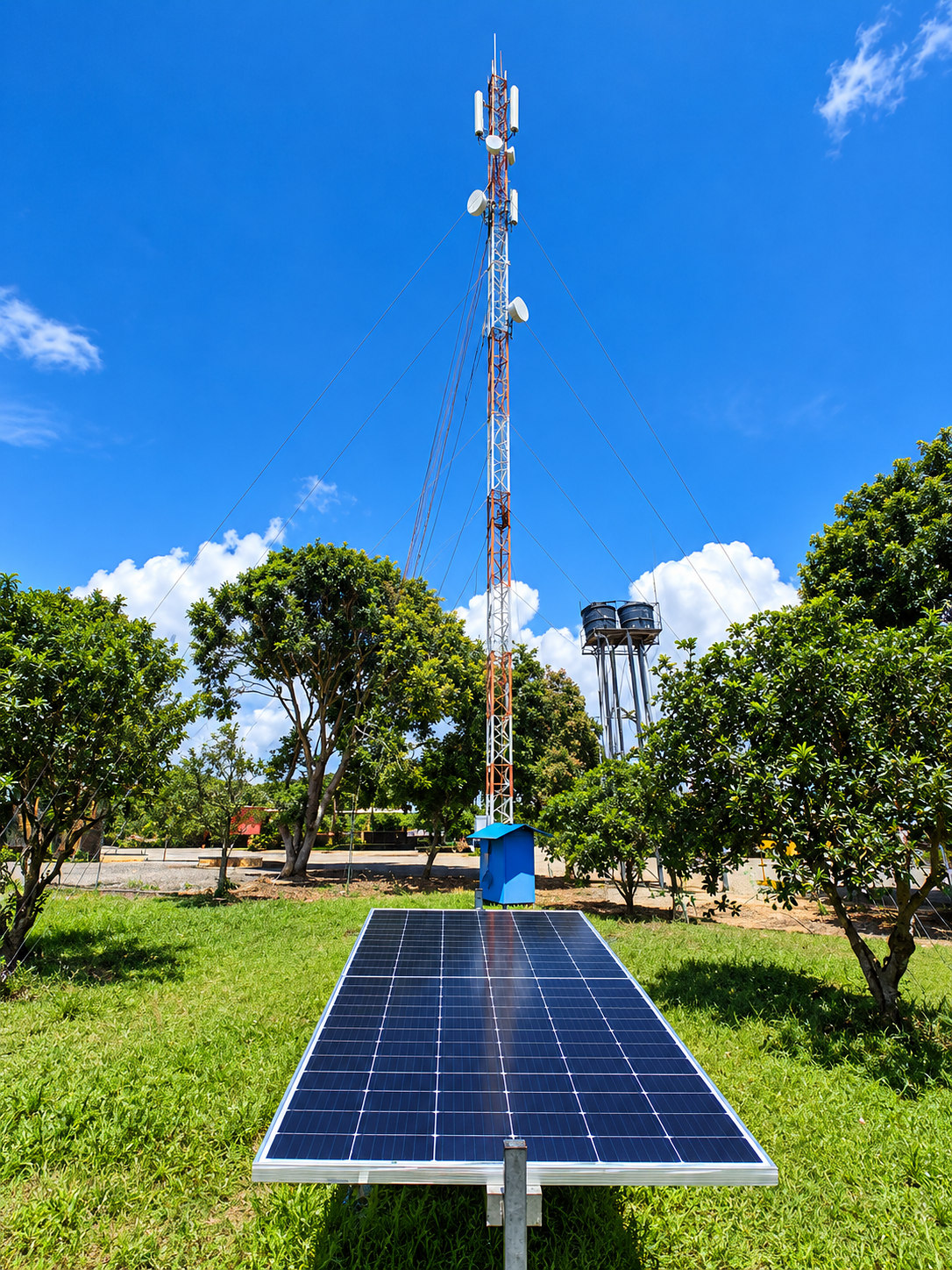 Sistema fotovoltaico autónomo para torre de telecomunicaciones